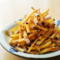 少ない材料で簡単！「芋けんぴ」がカリポリ止まらないおいしさ