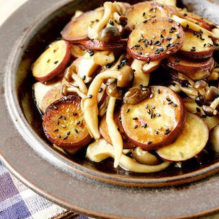 秋を堪能！「さつまいも×きのこソテー」のボリューム副菜