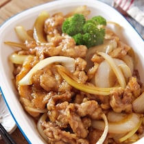 お疲れの休み明けには！材料2つで大満足の「豚こま×玉ねぎ」おかず