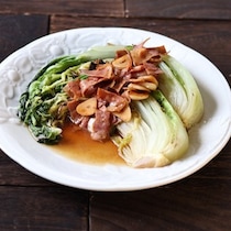 ベーコンの旨みが凝縮！白菜まるごとステーキ