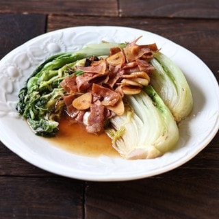 ベーコンの旨みが凝縮！白菜まるごとステーキ