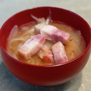 えっ、これも合うの!?「厚切りベーコン」のみそ汁が意外なおいしさ