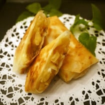 春巻きの皮で！サクサクとろ〜り「アップルパイ」が簡単に作れた