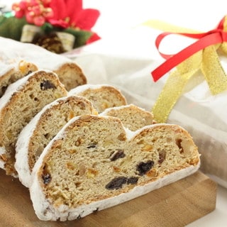 パーティーにもぴったり！ホットケーキミックスで作れる「シュトーレン」風ケーキ