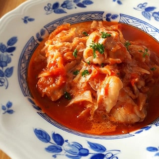 トマト缶で煮るだけ!フライパンひとつでメイン完成「チキンのトマト煮」