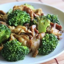 ボリューム満点！「ブロッコリーと豚肉だけ」おかずの味バリエ