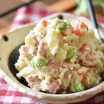 たんぱく質も野菜もオールイン！「ごちそうポテサラ」