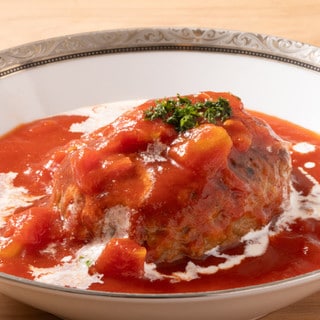 ソースが絶品!トマト缶で簡単コクうま「煮込みハンバーグ」