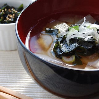 いつものみそ汁が驚くほどおいしくなる!「魔法のわかめ」を作ってみて