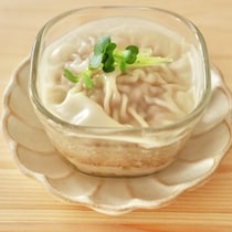 器に入れて蒸すだけ！SNSで人気の簡単「包まない小籠包」を作ってみた