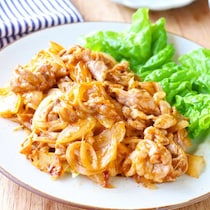 たっぷり玉ねぎがポイント！こってり旨い豚こまのトンテキ風