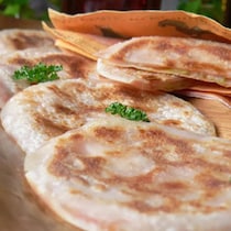 餃子の皮で簡単！とろ〜り美味「ハムチーおつまみ」