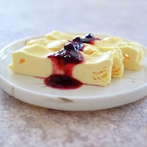 オーブン不要で即できる！レンジ3分で完成「水切りヨーグルトチーズケーキ」を作ってみた