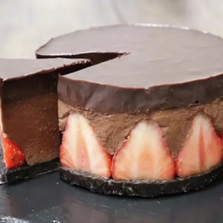 冷やして固めるだけ！オーブン不要「生チョコケーキ」がとろーり幸せ