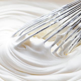 ケーキ作りに超便利！「生クリーム」をたった40秒で泡立てる方法