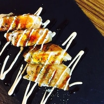 【材料2つ】油揚げ×卵で作る「プチお好み焼き」が驚きのおいしさ