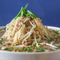 物価高の年末年始に大活躍◎1人前133円の節約かさまし「もやし鍋」