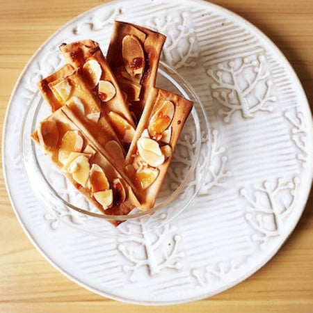 少しだけ余ったときに◎「餃子の皮」がパリパリ＆もちもちおやつに大変身