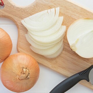 BBQにも◎ストレスなし「輪切り玉ねぎ」がバラバラにならない切り方