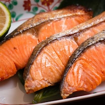 酒も油もグリルも不要！しっとりふっくら鮭の焼き方