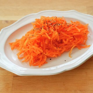 【気になるレシピ、作ってみた】にんじん3本があっという間にペロリ◎「簡単やみつきキャロットラペ」を作ってみた！