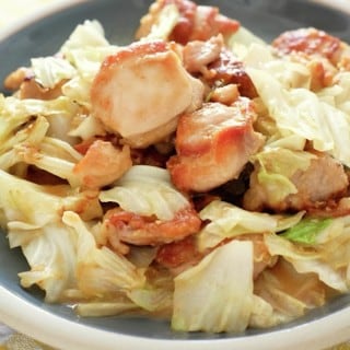 【気になるレシピ、作ってみた】ご飯もお酒も進むひと皿！「鶏ももキャベツの味噌マヨガーリック」を作ってみた！