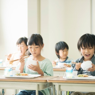 今、家庭で「給食レシピ」が人気!?給食メニューの検索ランキングTOP3