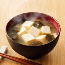 こんな食べ方あったの!?おうちの調味料でみそ汁を格上げ