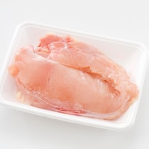 たったこれだけ!?鶏むね肉をもも肉みたいにジューシーに仕上げる下ごしらえ