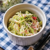 半玉が余裕で消える！材料2つで完成の「キャベツ大量消費」副菜