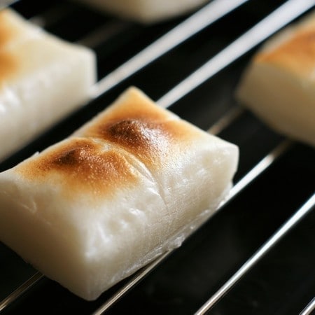 レンジで簡単&ちょい足しで絶品に!「お餅」のおいしい食べ方