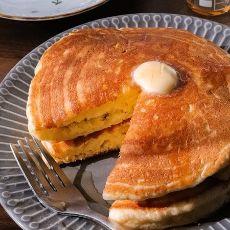 切り餅を活用！焼き立てとろとろ「おもちのパンケーキ」