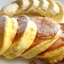 【990人が絶賛】焼き方がコツ！型不要で作れる「ふわしゅわスフレパンケーキ」