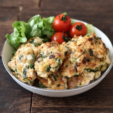 スプーンでぽとんと落とすだけ◎フライパンで簡単「落とし焼き」