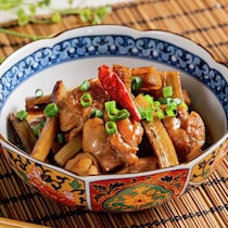 箸が止まらない！こってりおいしい「鶏ごぼう」