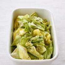 食材1つで変幻自在！「キャベツだけ作りおき」味バリエ4選