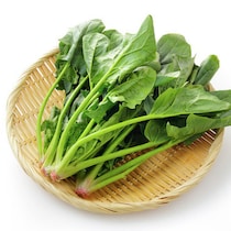 大きい鍋は不要！「ほうれん草」を時短で茹でる方法