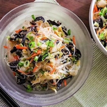 シャクシャク、つるつるの食感が楽しい！旬の白菜入り春雨サラダ