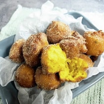 「ドーナッツ」には〇〇を入れるとモチっと食感が実現！