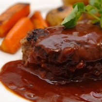 いつもの「ハンバーグ」に◯◯を入れるだけ！絶叫するほどふわふわ＆ジューシーに大変身