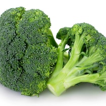 もう鍋も湯もいらない！ブロッコリーは「丸ごとレンチン」で調理できる
