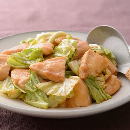 材料2つ「キャベツ×鶏肉」で作るボリュームおかず