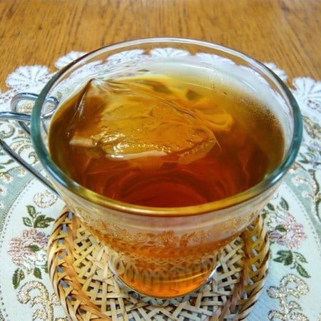 【驚きの味変】いつもの烏龍茶が「紅茶」のような味に大変身するワザ!