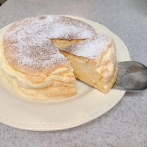 お手軽だけれどふわしゅわ！〇〇なしでも作れるスフレチーズケーキ