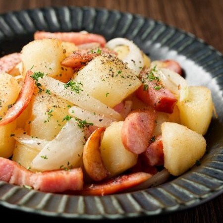 つくれぽ1000人超えも！おつまみにピッタリハマる「ジャーマンポテト」レシピ