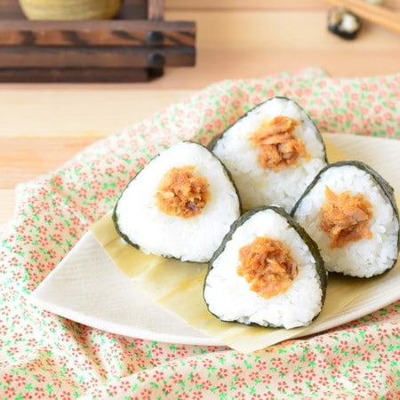 ツナにはマヨじゃなくて◯◯を合わせて！「秘伝のツナおにぎり」がウマすぎた