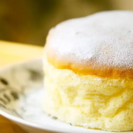 生クリーム不要！濃厚ふわしゅわ「スフレチーズケーキ」が少ない材料で簡単完成