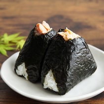 ◯◯をすると絶品に！「ツナマヨ」おにぎりをおいしく作るコツ