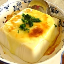 ハフハフ食べたい！「焼きチーズ豆腐」が冬のおつまみにぴったり