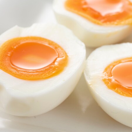 1cm分やお玉1杯分で！超少量の水で「ゆで卵」を作るワザ